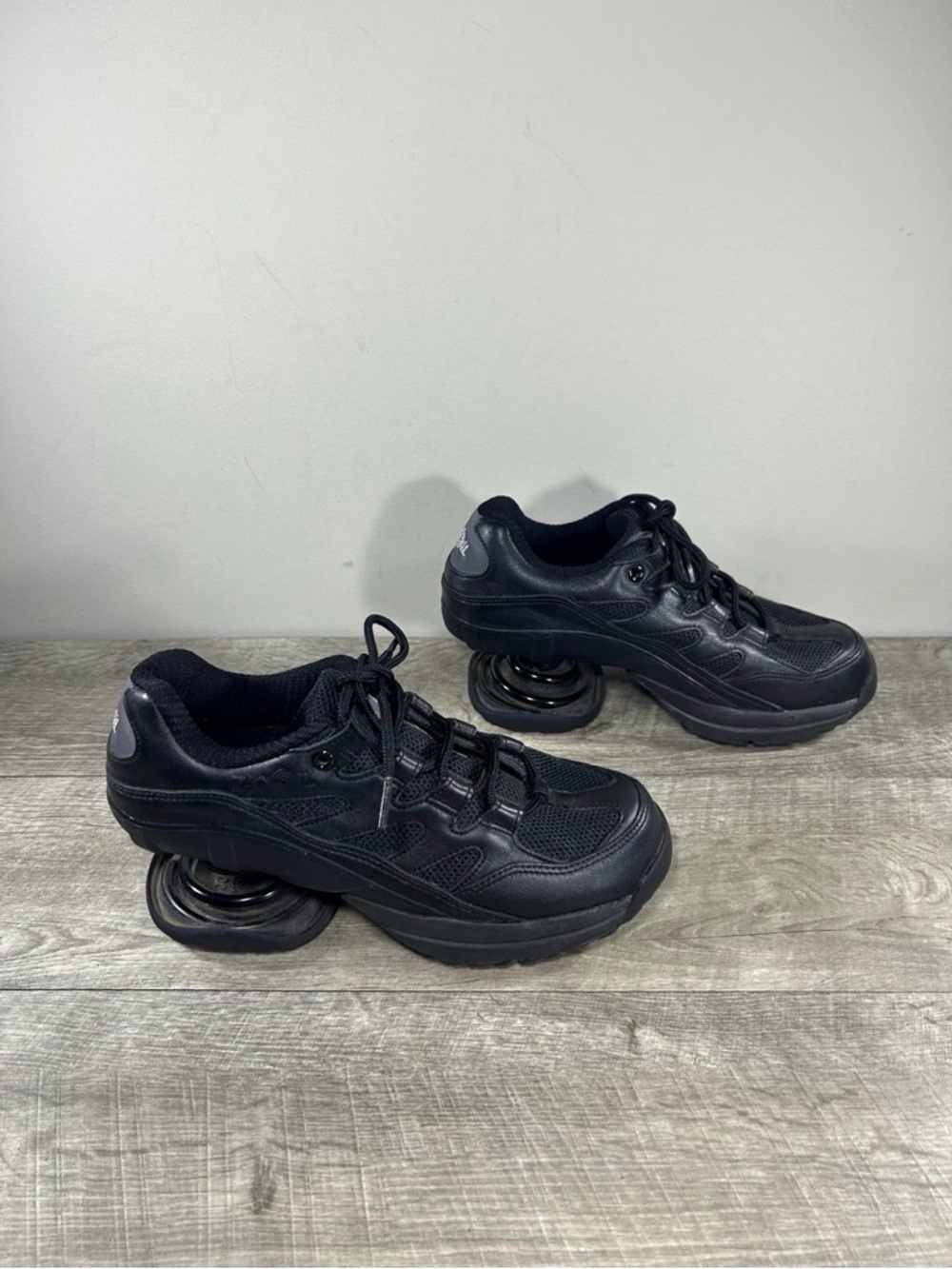 Z-Coil Freedom Slip Resistant Black Leather Classic Women’s Shoes Size 7 ZCoil